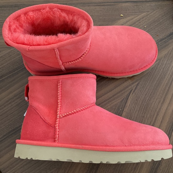 Classic mini Ugg boots - Picture 2 of 3